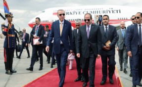 Erdoğan 12 yıl sonra Mısır'da: Sisi karşıladı