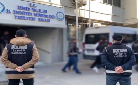 FETÖ şüphelilerine İzmir merkezli operasyon: 15 gözaltı