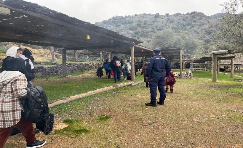 İzmir'de Sahil Güvenlik, göçmenleri karada yakaladı