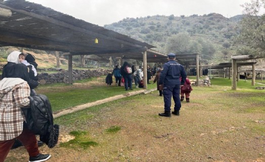 İzmir'de Sahil Güvenlik, göçmenleri karada yakaladı