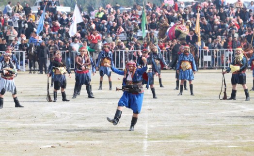 İzmir’de deve güreşi festivaline yoğun ilgi