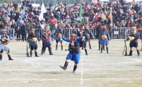 İzmir’de deve güreşi festivaline yoğun ilgi