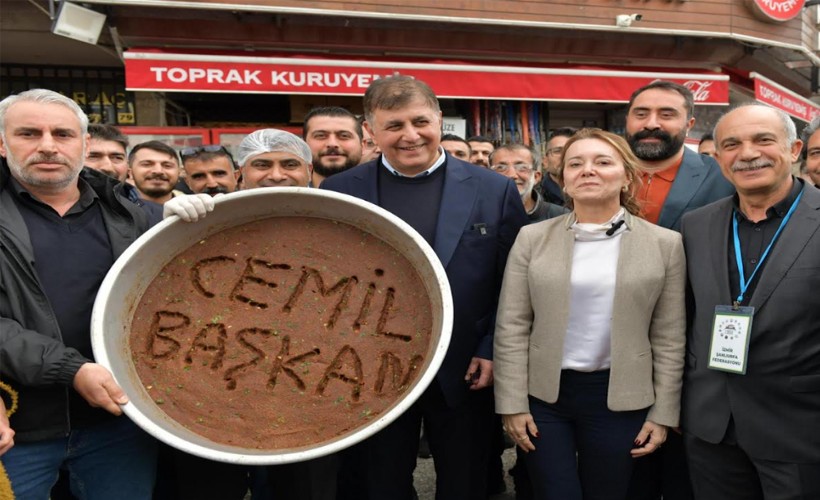 Seçim temposuna çiğ köfte dopingi: Tugay'a sevgi seli!