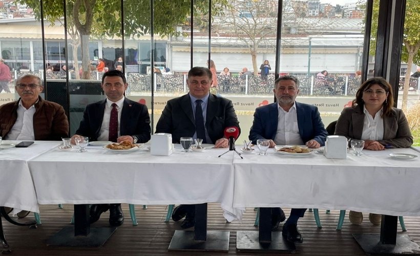 Tugay'dan Bayraklı'da muhtar zirvesi: CHP bayrağını düşürmeyeceğiz