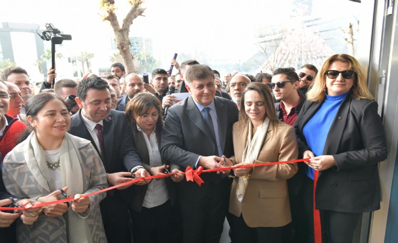 Tugay'dan SKM açılışında çarpıcı mesajlar: İzmir CHP'den başka bir yere emanet edilmeyecek