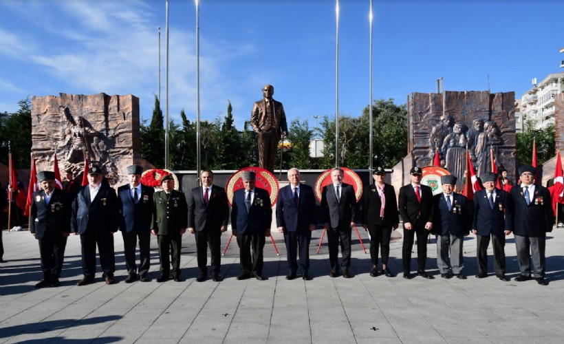 Başkan Selvitopu 'Çanakkale' için çelenk sundu