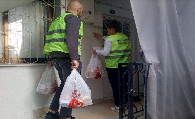 Bayraklı Belediyesi'nden 13 bin kişiye iftar paketi