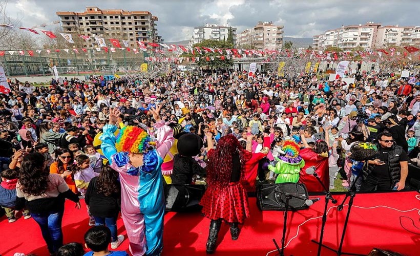 Bayraklılı çocuklar şenlikte buluştu: Sandal 'Sanatla iç içe yetişiyorlar'