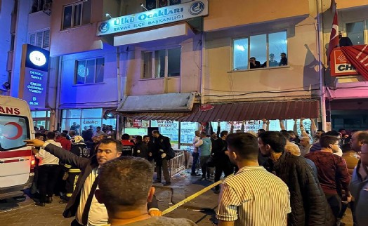CHP ilçe başkanlığında balkon çöktü; 1'i ağır, 4 yaralı