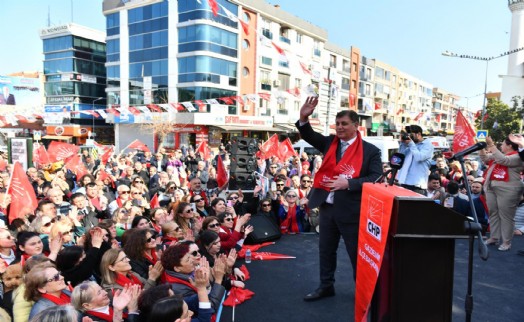 CHP'li Tugay'dan AK Parti mitingine gönderme! 'Bugün o meydana getiremediğimiz insanlar size...'