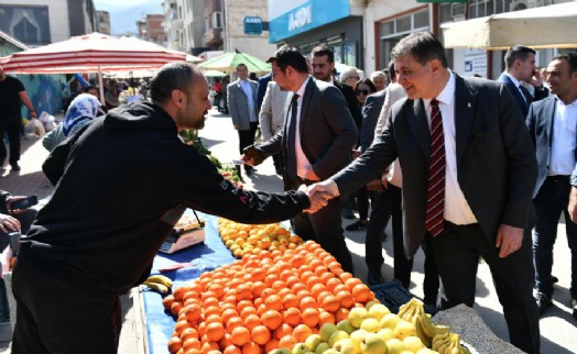 Cemil Tugay, Tireli üreticiye moral oldu: Karamsar olmayın...