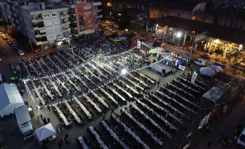 Efes Selçuk'ta ilk iftar sofrası kuruldu