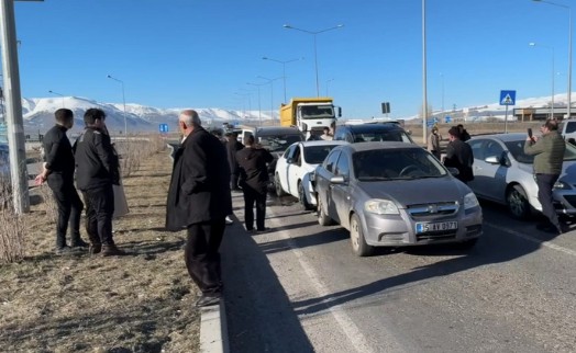 Erzurum'da zincirleme trafik kazası: 7 yaralı