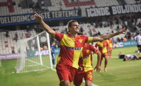 Göztepe'de Stoilov geldikten sonra Atınç formayı unuttu