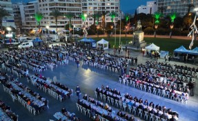 İzmir büyük iftar sofrasında buluştu