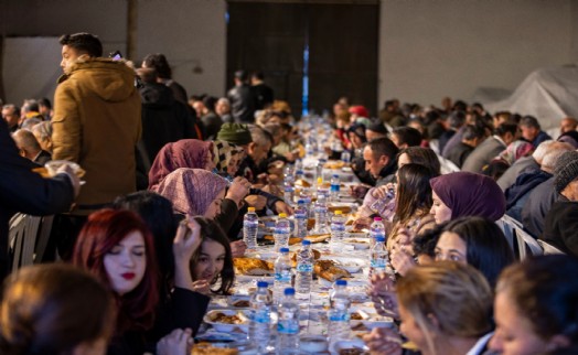 İzmir'de 'iftar' krizi! Valilik, Konak Meydanı'na izin vermedi!