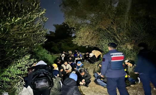 İzmir'de jandarma bir ayda 1971 kaçak göçmen yakaladı