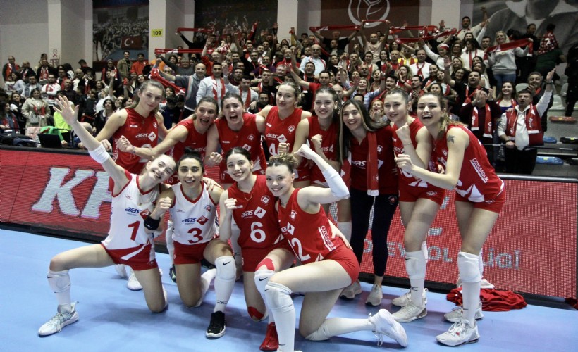 İzmir'in voleyboldaki 13 yıllık hasreti bitti