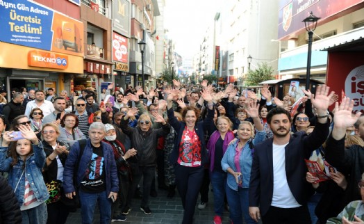 Karşıyaka Çarşı’da 'Yıldız Ünsal' coşkusu!