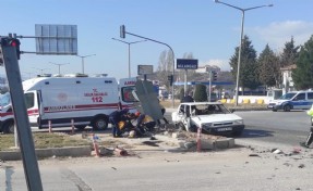 Kütahya'da otomobiller çarpıştı; 3 ölü, 2 yaralı