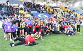 Menemen FK lider devirdi