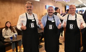 Mustafa Varank ve Alinur Aktaş barista oldu