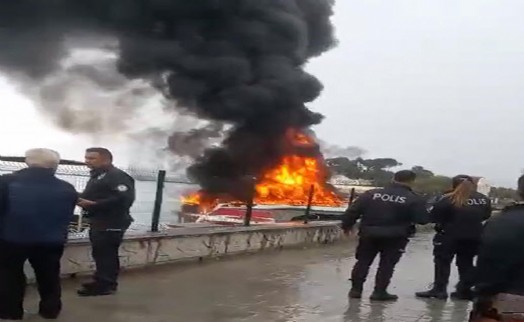 Urla'da denize indirildikten 1 gün sonra yanan tekne için bilirkişi raporu bekleniyor