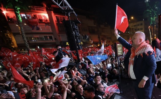 Başkan Pehlivan'ın zafer gecesi; Kazanan Menemen oldu