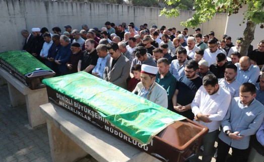 Bayramın ilk günü kazada ölen çift, yan yana toprağa verildi