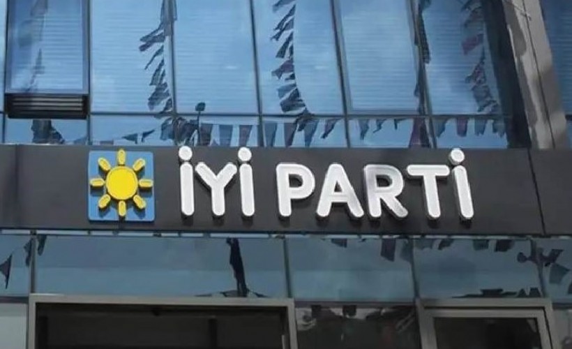 İYİ Parti il ve ilçe başkanları istifa etti