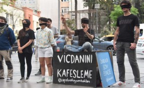 İzmir'de hayvanseverlerden 'kafes' eylemi