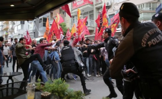 İzmir’deki Van protestosuna iki tutuklama