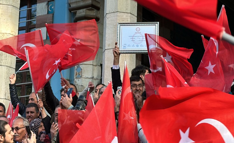 Kütahya’da CHP'li Eyüp Kahveci, mazbatasını aldı