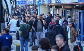 Otogar ve havalimanlarında bayram tatili yoğunluğu