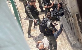 Reuters: Türk vatandaşı Kudüs'te İsrail polisini bıçakladı