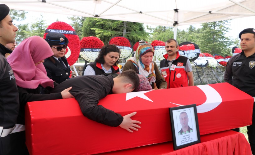 Şehit polis son yolculuğuna uğurlandı; oğlu tabutuna sarılıp gözyaşı döktü