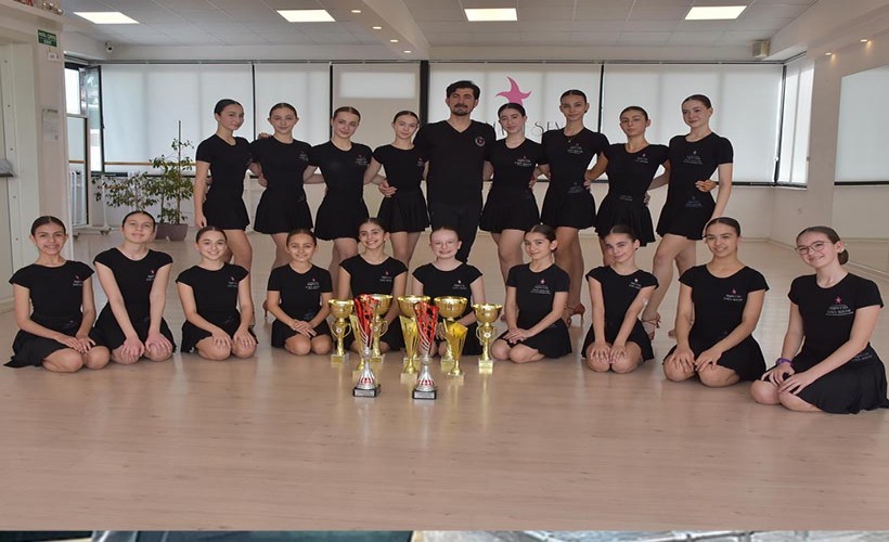 Türkiye'de ilk: İzmirli dansçılar dünya şampiyonu oldu!