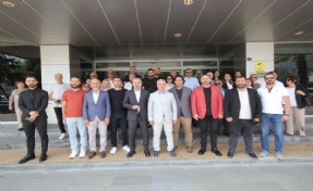 AK Parti'den Karşıyaka'daki maaş mağduru işçilere 1 Mayıs'ta destek