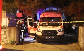 Ambulansta oksijen tüpü alev aldı, sağlıkçılar yandı