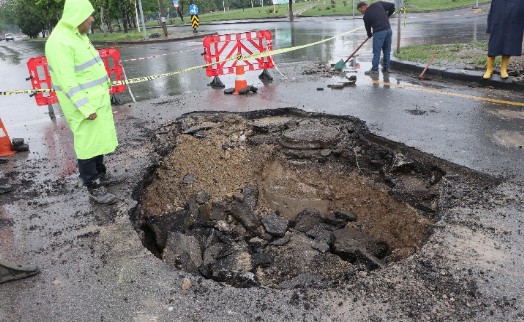 Ankara'da sel felaketi: Yollar çöktü, ev ve iş yerlerinde hasar