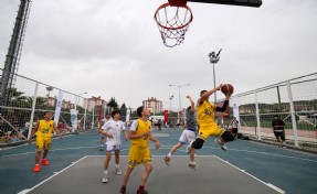 Basketbolcular Gaziemir’de kıyasıya yarıştı