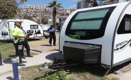 Bayraklı’da karavan işgaline zabıta engeli