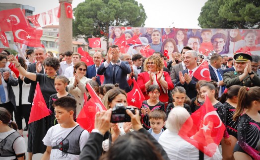 Bergama'da coşkulu 19 Mayıs kutlaması