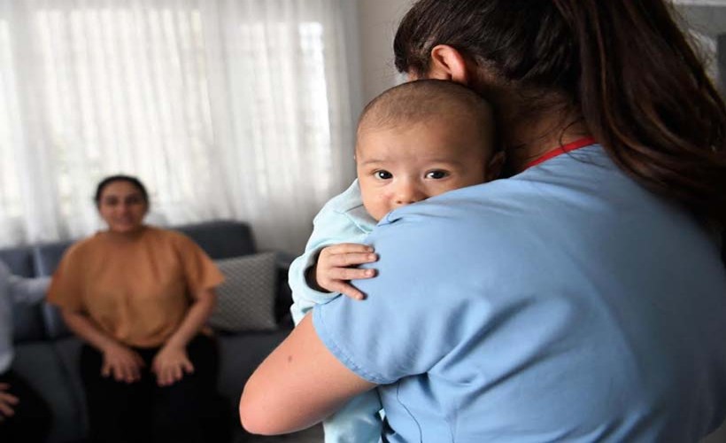 Bornova Belediyesi’nden yeni doğanlara özel hediye paketi