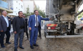 Bornova Merkez Mahallesi’nde beton yol hamlesi