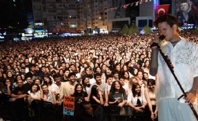 Bornova'da 19 Mayıs törenleri büyük coşkuya sahne oldu