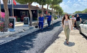 Çeşme'de yol bakım onarım çalışmaları hız kesmiyor