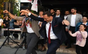 Bornova Dünya Dans Günü'nü kutladı: Başkan Eşki'den horon