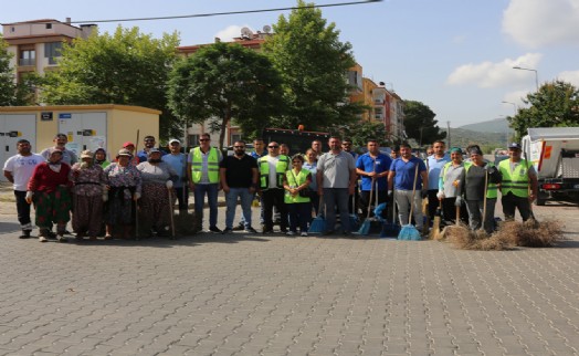 Efes Selçuk ile Büyükşehir el ele: Bahar temizliğiyle sokaklar pırıl pırıl