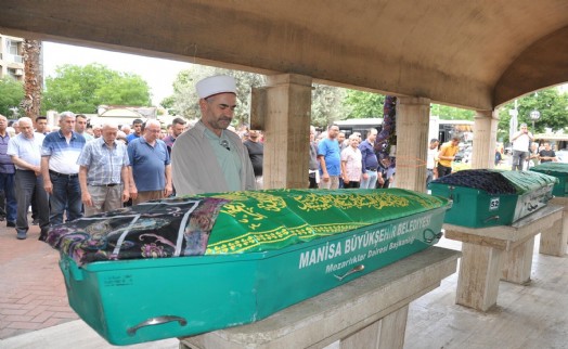 Eski kocasının katlettiği Nagihan ile annesi ve kardeşi, yan yana toprağa verildi